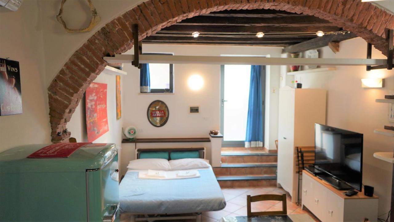 La Taverna Di Gianni Near The Beach Italy Riviera 사보나 외부 사진
