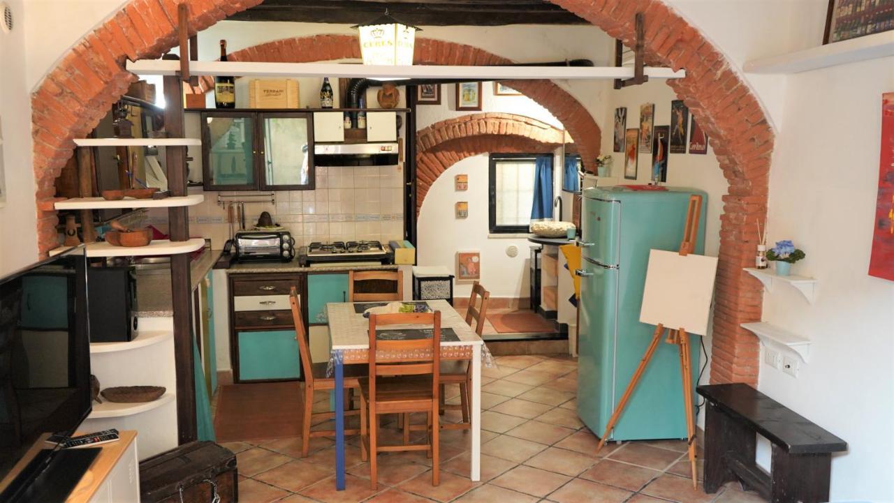 La Taverna Di Gianni Near The Beach Italy Riviera 사보나 외부 사진
