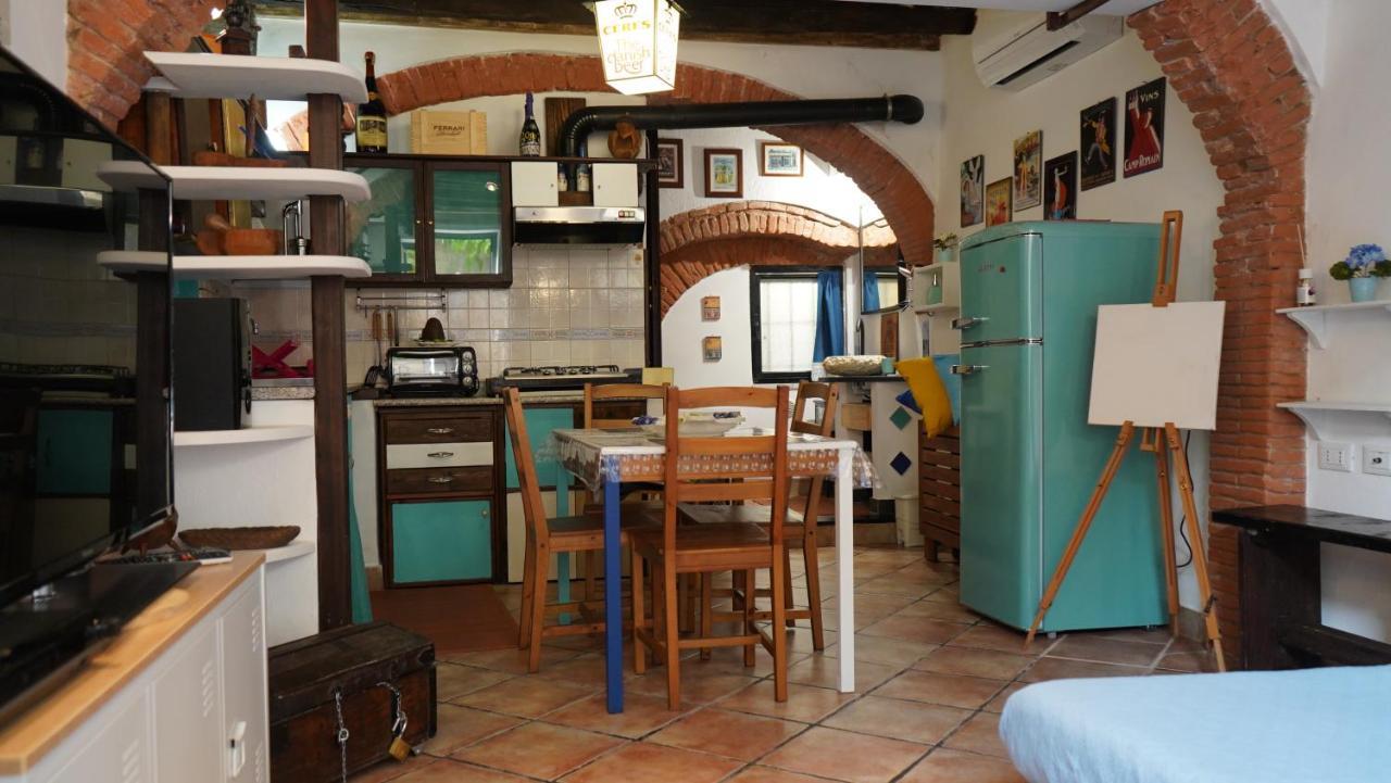 La Taverna Di Gianni Near The Beach Italy Riviera 사보나 외부 사진